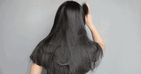 儷真護(hù)發(fā)知識：年紀(jì)輕輕就長白發(fā)？這樣做對付少年白